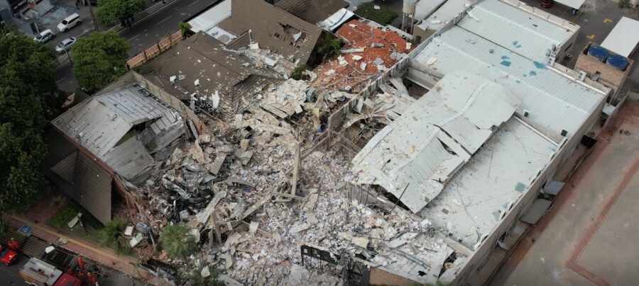 Imagem aérea da destruição no Restaurante Vasto. (Foto: TV CLUBE/DIREITOS RESERVADOS)