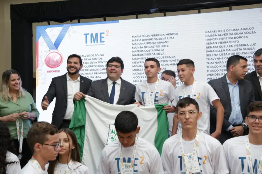 Rafael anuncia bolsa de R$ 300 para 193 estudantes medalhistas de  matemática – Portal Ponto X