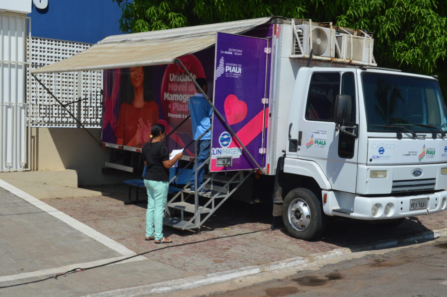 Caminhão da Mamografia em Palmeira do Piauí (Foto: Ronilton Leal, Portal Ponto X)
