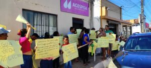 Moradores de Cristino Castro Protestam Contra Agespisa por Constantes Faltas d'Água