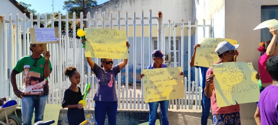 Moradores de Cristino Castro Protestam Contra Agespisa por Constantes Faltas d'Água