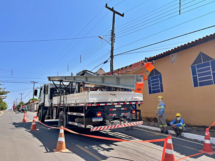 Equatorial Piauí realiza troca de poste em Palmeira do Piauí (Foto: Portal Ponto X)