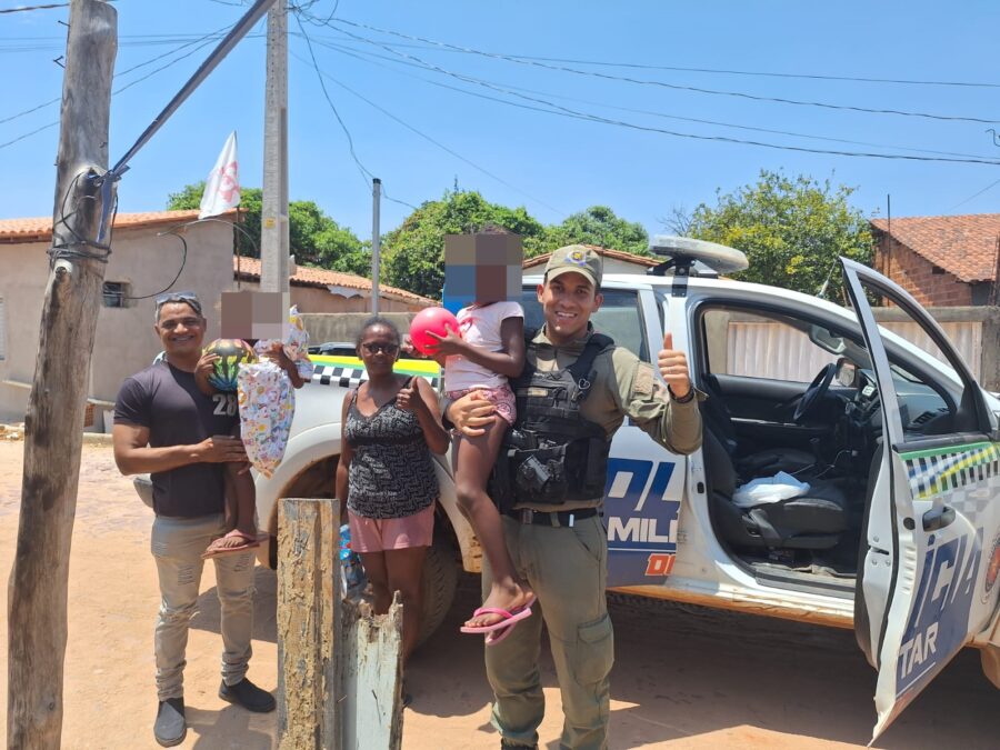 Sargento Sá Matos realiza entrega de presentes para crianças em Cristino Castro em comemoração ao Dia das Crianças