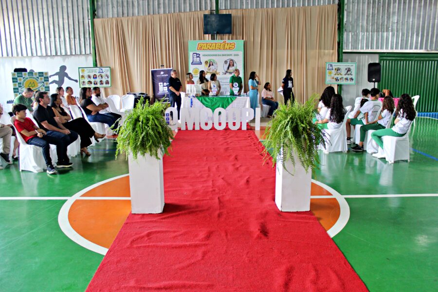 Alunos do Peniel são premiados na Olimpíada de Matemática e Português das Cooperativas do Piauí (Foto: Ronilton Leal)